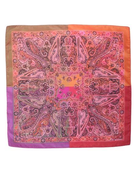 Shop ETRO  Pochette: Etro silk pocket handkerchief.
Archival Paisley print embellished with a border with harlequin ornamental motifs in a chromatic scale.
Dimensions: 45x45cm.
Composition: 100% silk.
Made in Italy.. 1T199 9900-0650